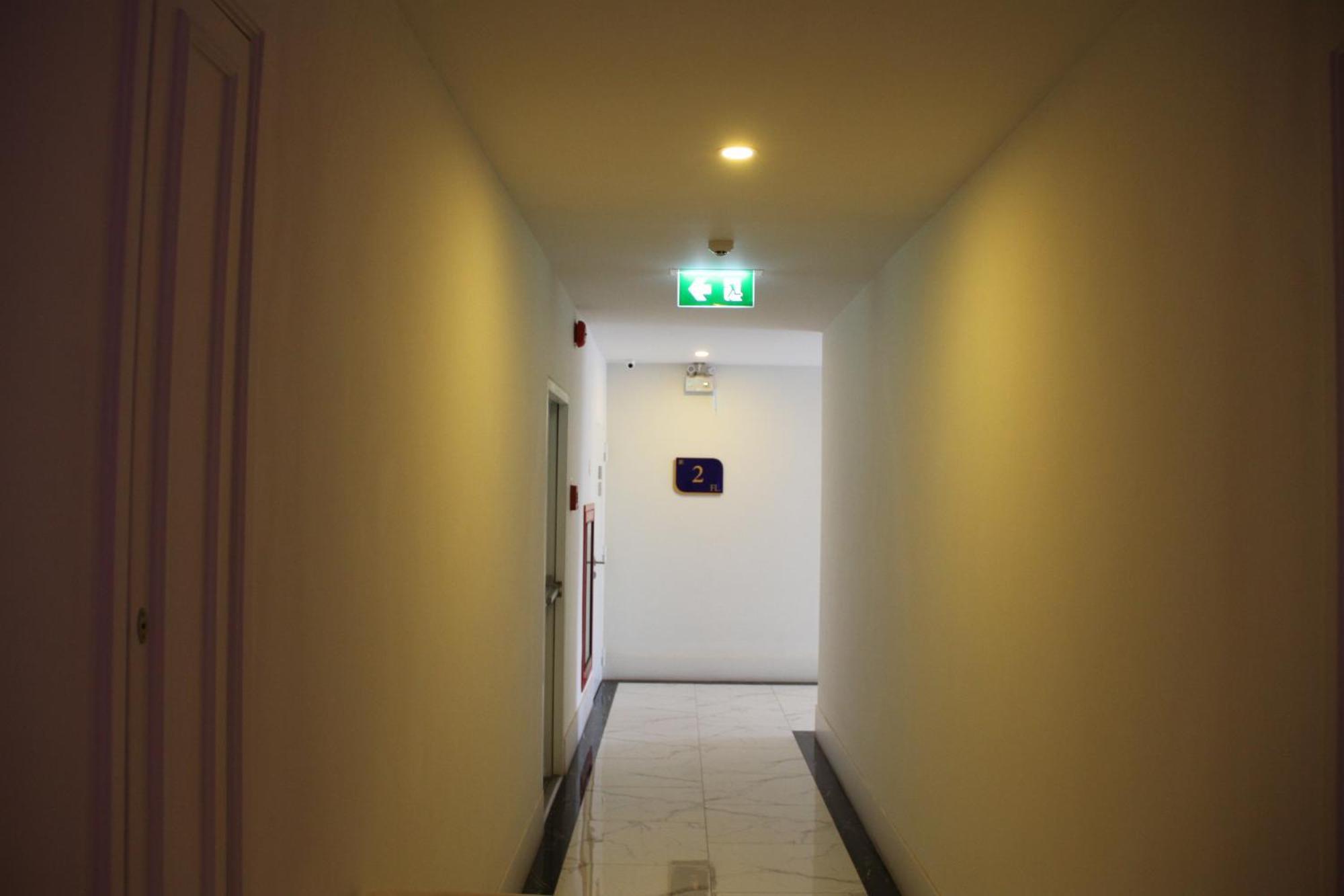 Grand Florida芭提雅带免费游泳池温泉桑拿浴和健身房瑜伽室私家海滩公寓e206 На Джомтиен Екстериор снимка
